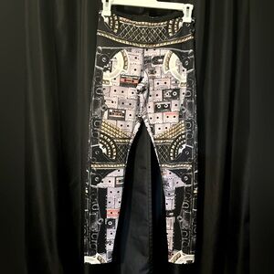 EUC. Reebok Retro Theme Leggings. Size S.